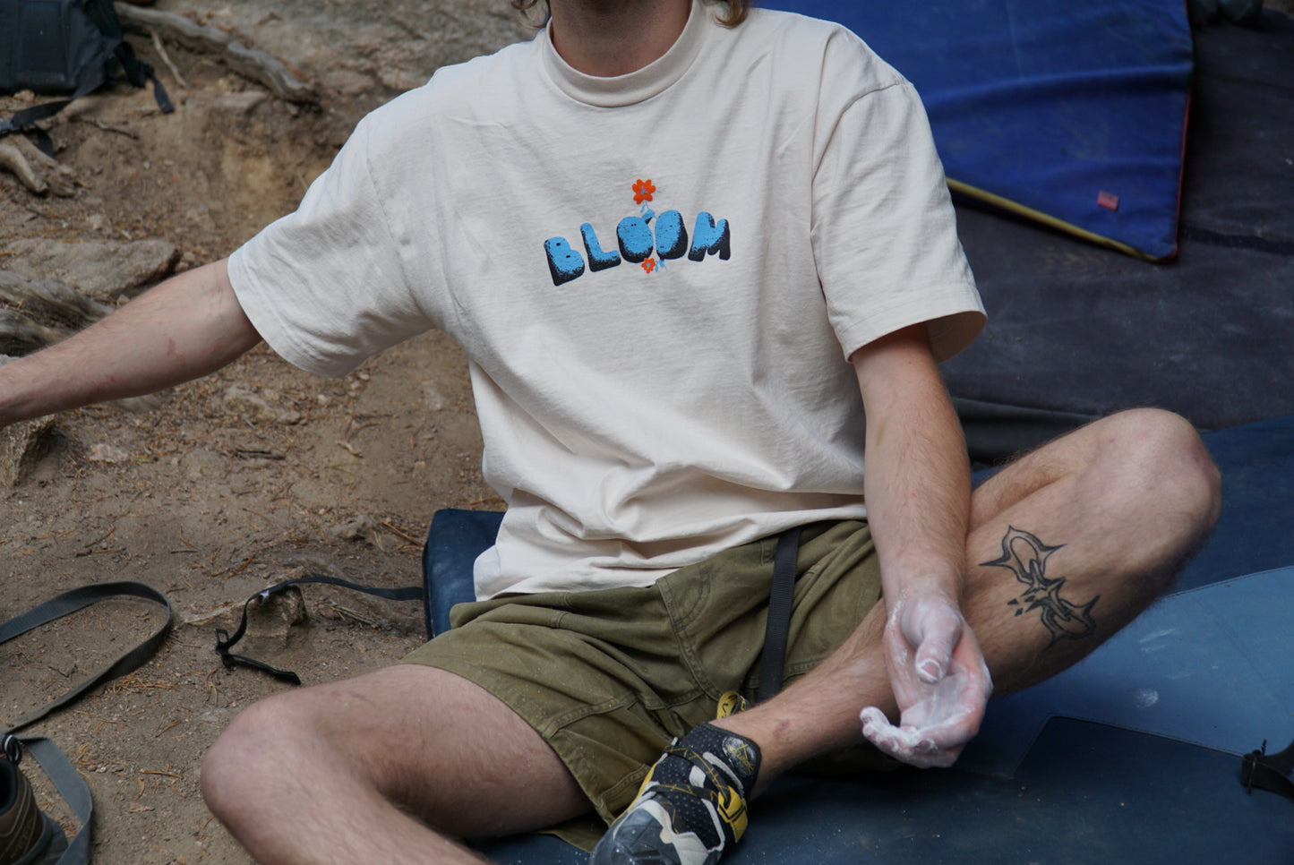 CHALK BUCKET FLOWER TEE